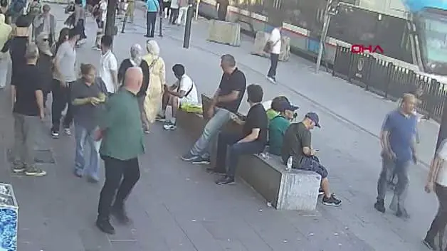 Fatih'te 6 yaşındaki çocuk tramvayın altında kalarak hayatını kaybetti