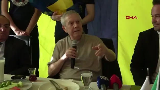Fenerbahçe başkan adayı Aziz Yıldırım taraftarla Aykut Kocaman için tartıştı!