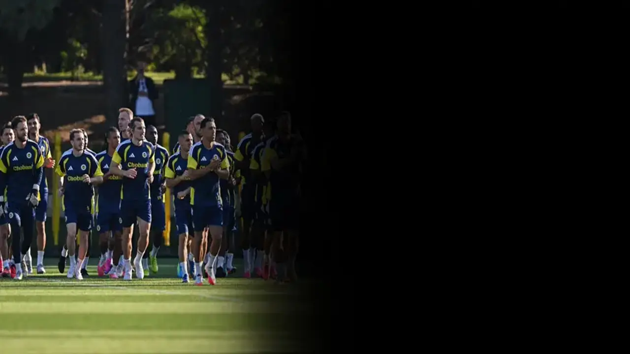 Fenerbahçe taraftarı hedef tahtasına oturtmuştu! Dünya devi yıldız isim için görüşme yaptı