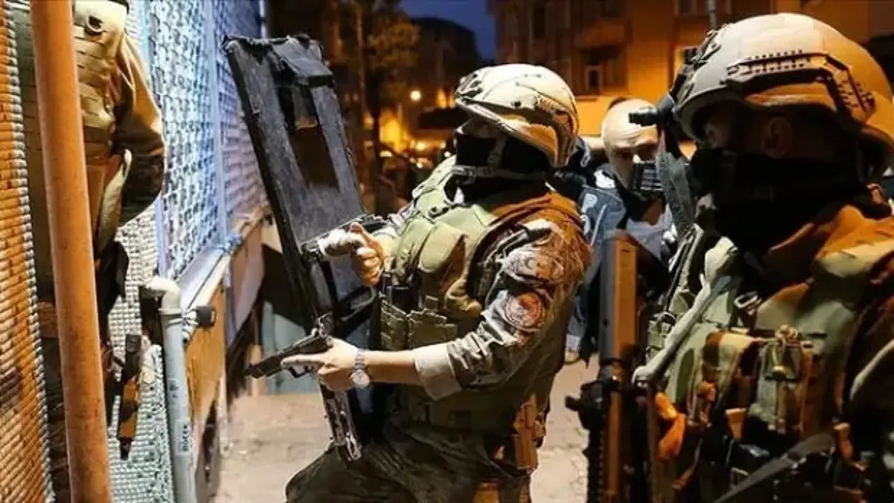 FETÖ'den aranan ihraç emniyet müdürü ve ihraç polis memuru yakalandı