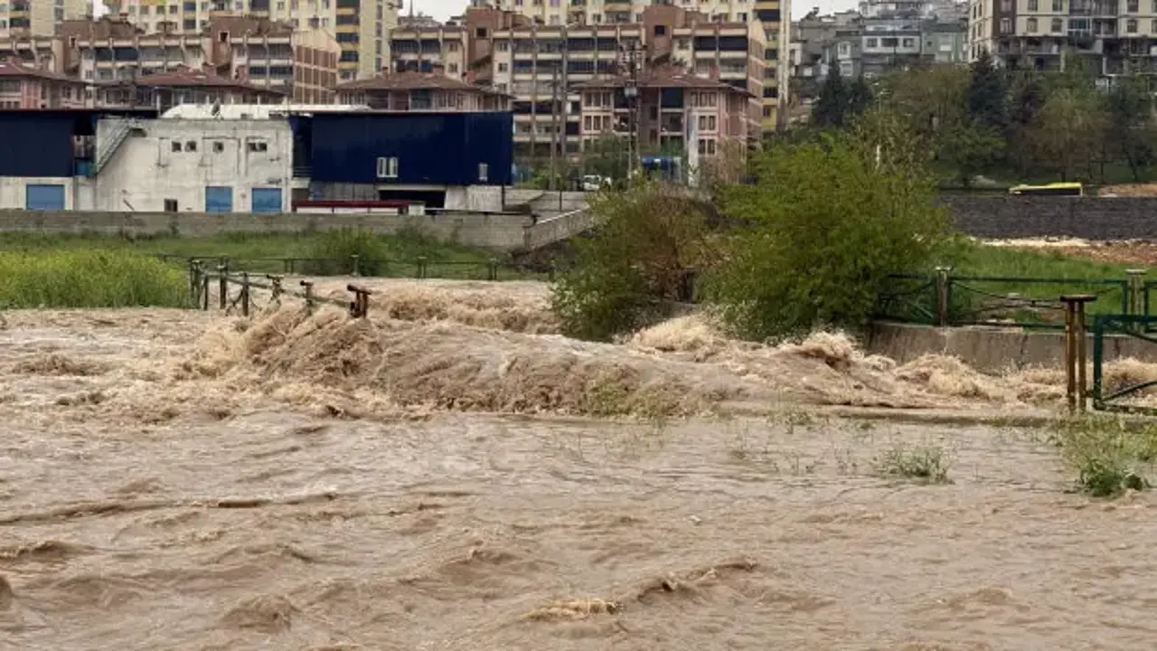 Fırtına ve yağışta acı bilanço! AFAD açıkladı: 2 ölü, 33 yaralı