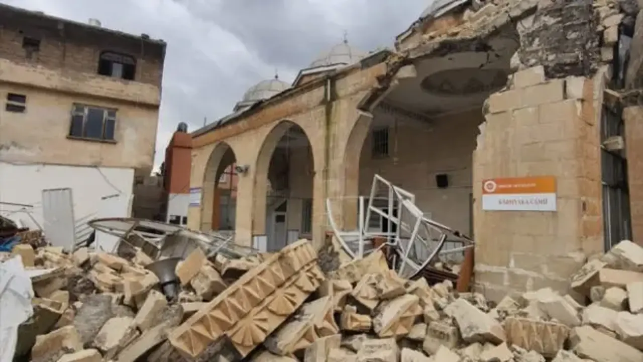 Fırtınanın ağır hasar verdiği Şanlıurfa'da eğitime 4 gün ara verildi!