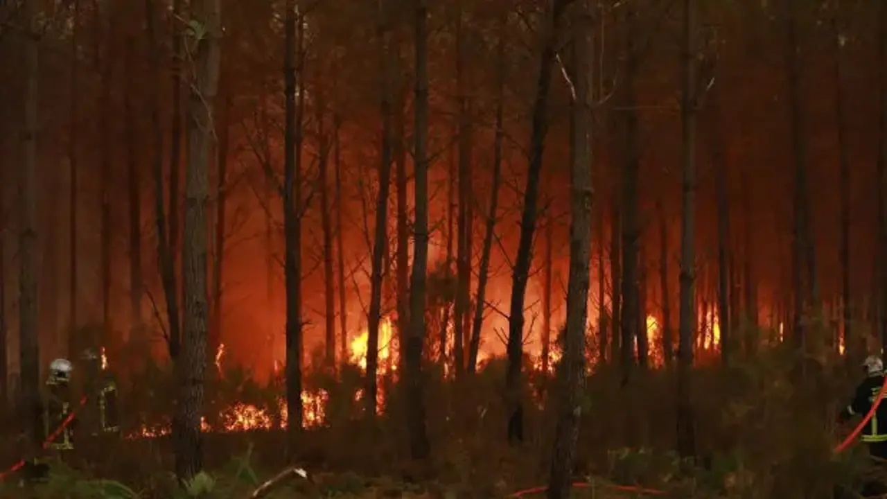 Fransa alev alev! 50 vilayette turuncu alarm