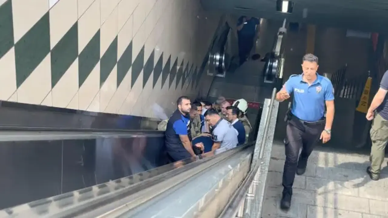Gayrettepe Metro istasyonunda panik anları: Raylara düştü!