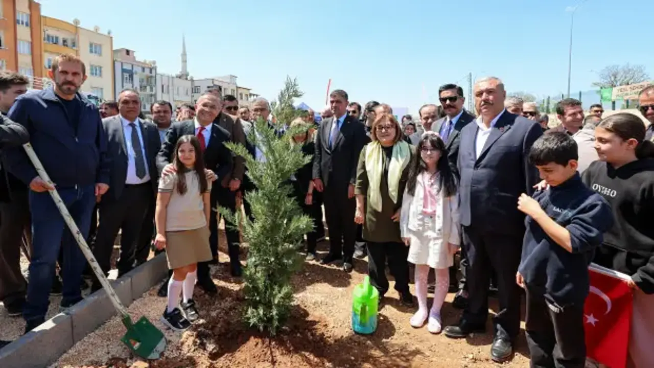 Gaziantep Büyükşehir'den 23 Nisan'a özel fidan dikim töreni