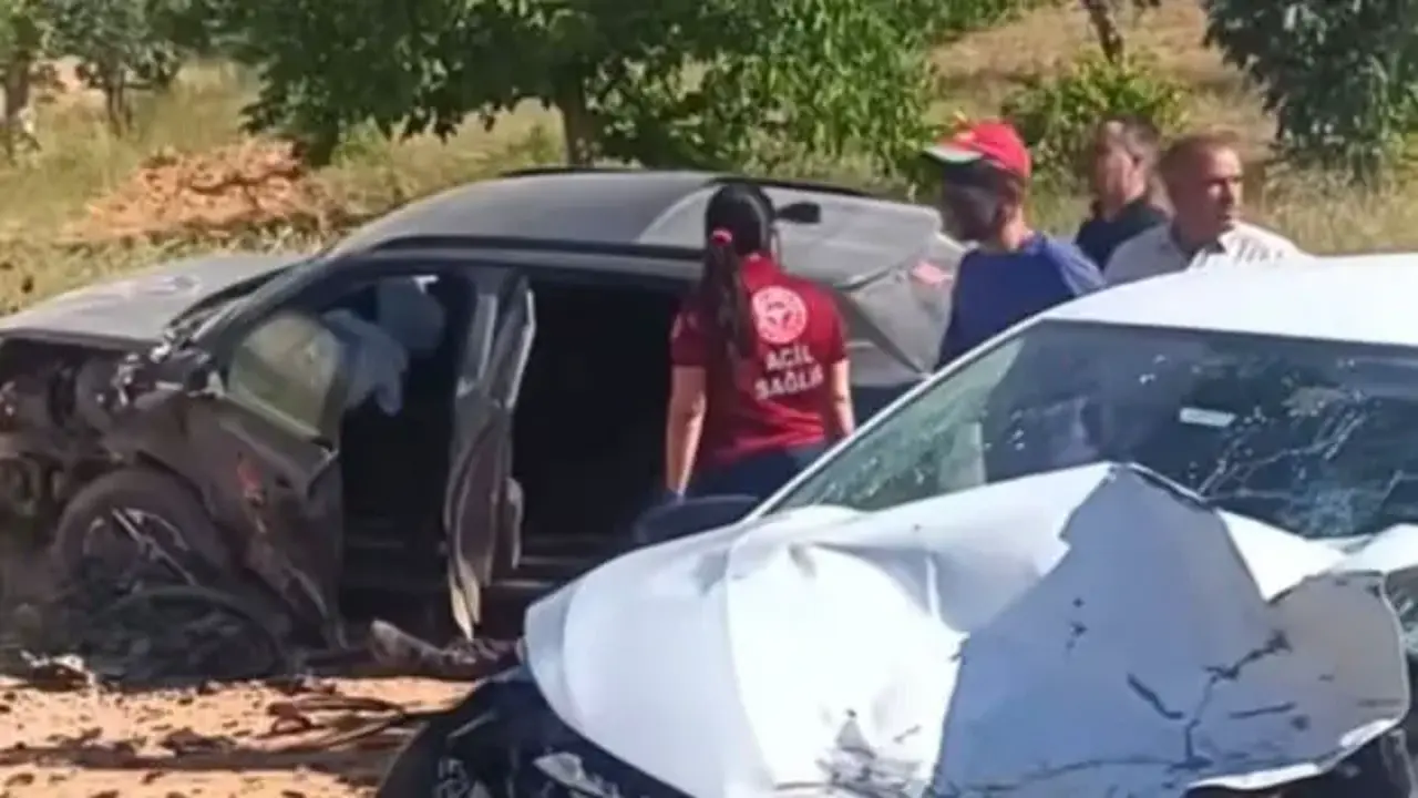 Gaziantep'te 2 otomobil çarpıştı: 5 yaralı