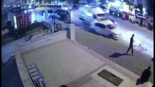 Gaziantep'te ambulansın da karıştığı zincirleme kazada facia ucuz atlatıldı