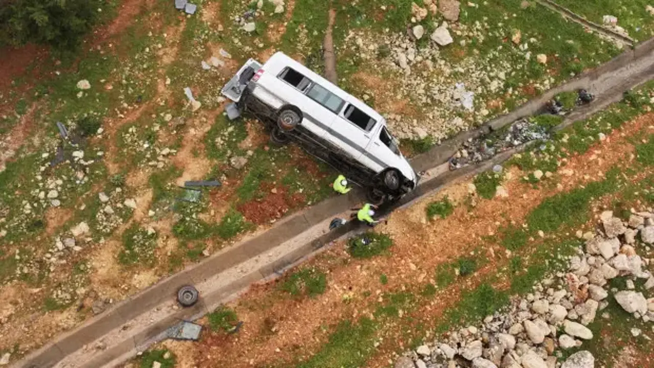 Gaziantep’te işçi servisi devrildi: 16 yaralı