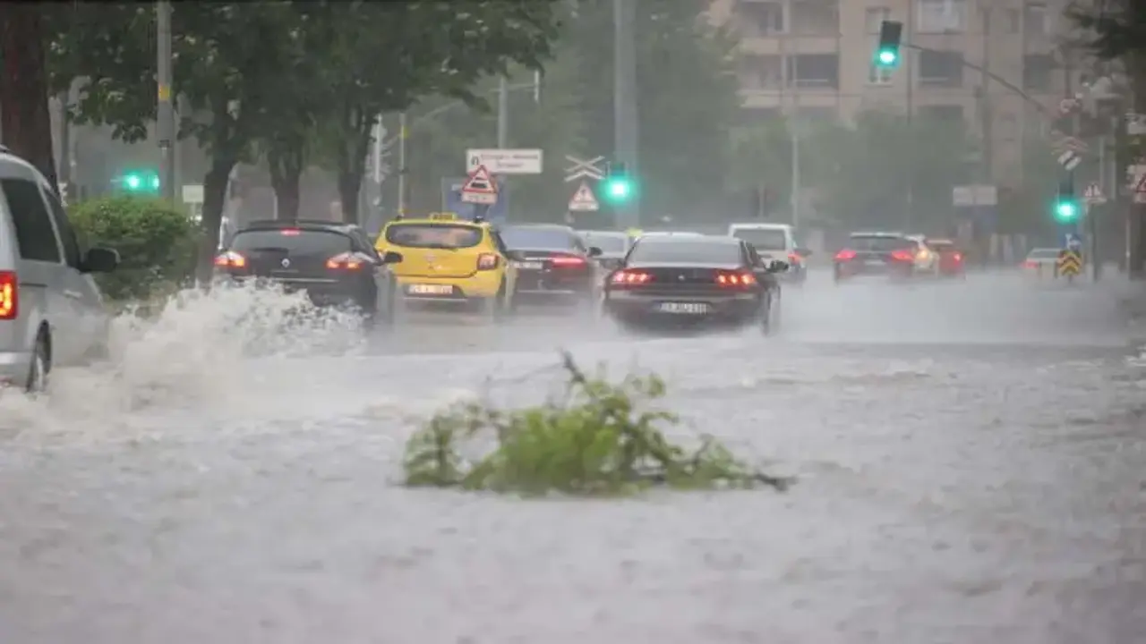 Gaziantep'te 'süper hücre' fırtınası! Başkan Şahin'den ilk mesaj