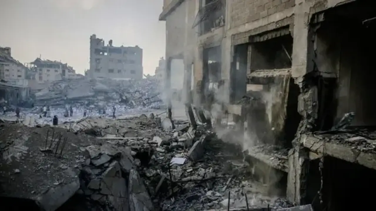 Gazze'de bir binadan iki aileye ait 99 ceset çıkarıldı