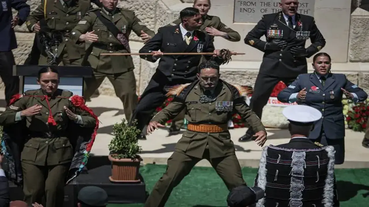 Gelibolu'da ilginç görüntüler: Haka dansı ile anma töreni yapıldı