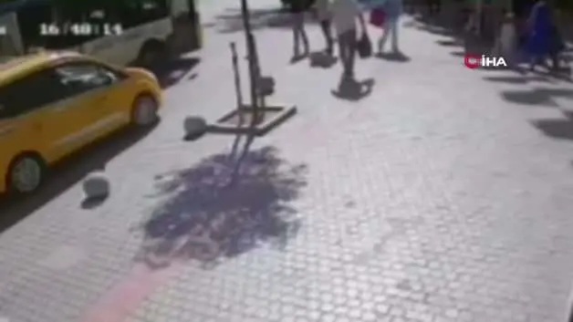 Genç avukat taksinin altında kaldı! Zamanla yarış anlarında herkes seferber oldu