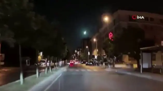 Göktaşının düşme anı araç kamerasına yansıdı