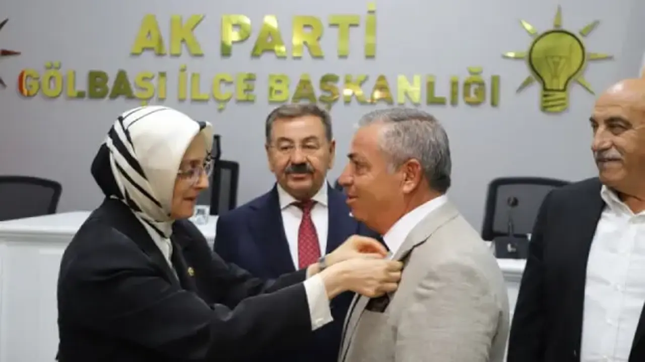 Gölbaşı'nda 6 meclis üyesi CHP'den istifa ederek AK Parti'ye geçti!