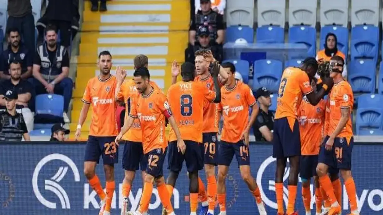 Golcü sahneye çıktı! Başakşehir Süper Lig'e 3 puanla başladı