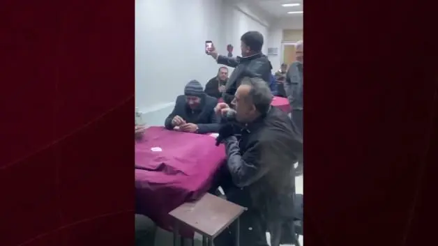 Gözaltına alınan Haluk Levent'in kahvehanedeki pişti videosu yeniden gündem oldu
