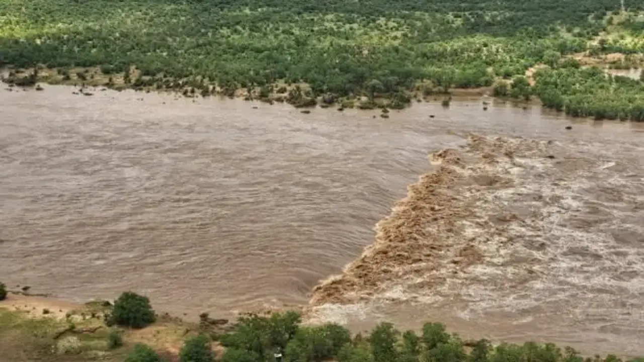 Güney Afrika'da sel 18 can aldı!