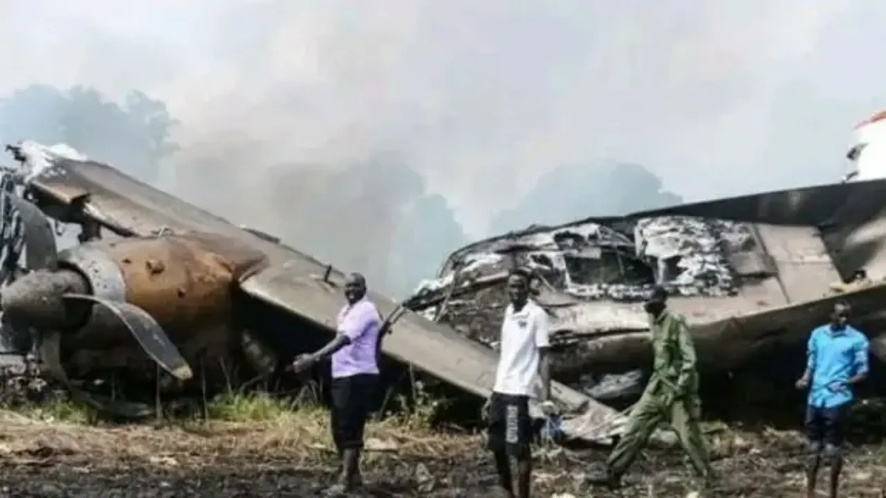 Güney Sudan'da yolcu uçağı düştü: Çok sayıda ölü var