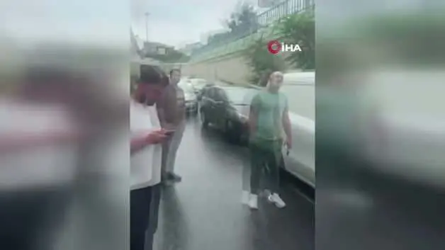 Güngören'de altgeçidi su bastı, uzun araç kuyrukları oluştu
