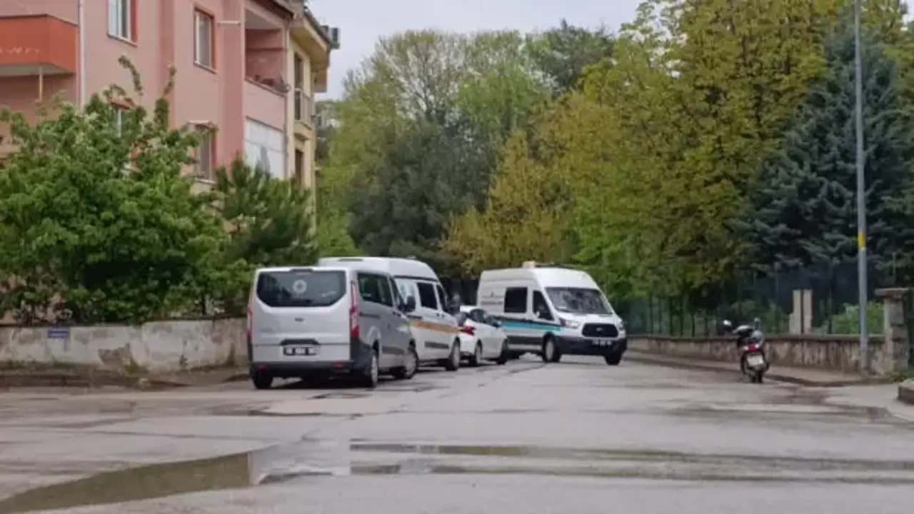 Haber alınamayan öğretmen evinde ölü bulundu