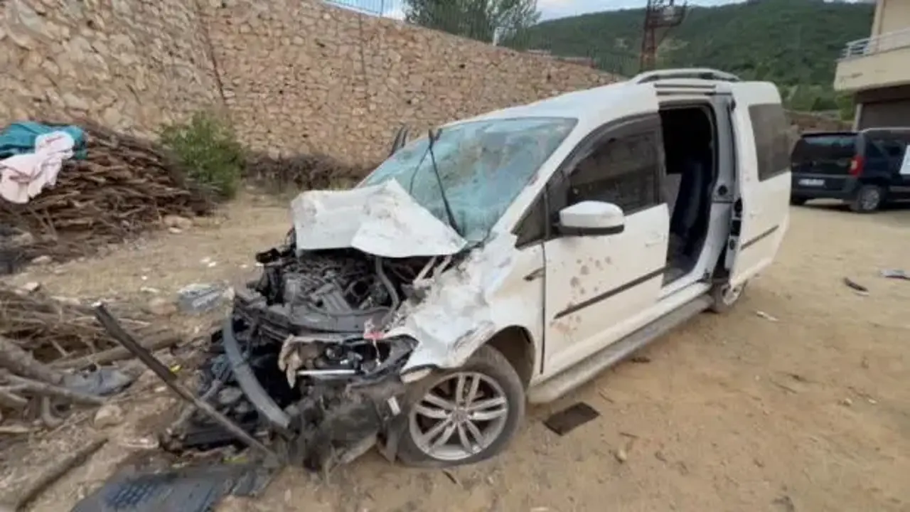 Hakkari'de trafik kazası: 3 yaralı