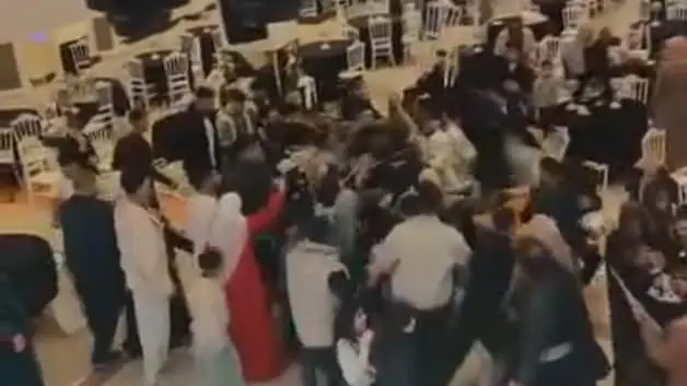 Halay pisti, ringe döndü: Tekme, yumruk ve sandalyeler havada uçuştu