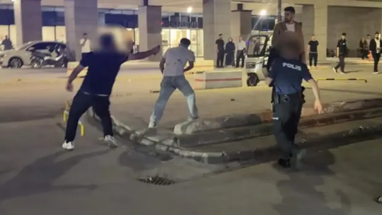 Hastanede bıçaklı saldırı: 2'si güvenlik görevlisi 3 yaralı