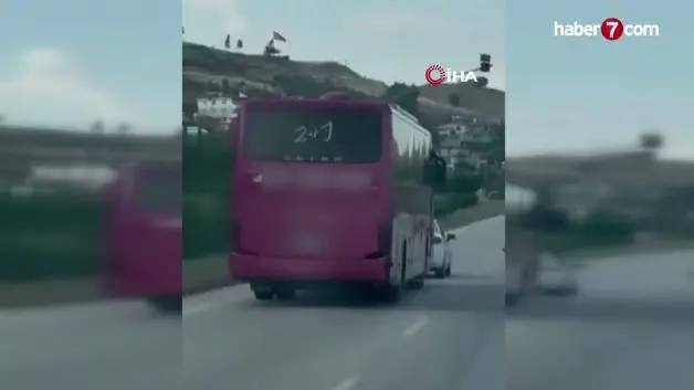 Hatay'da kornaya basarak otomobilleri sollayan yolcu otobüsü, manevralarıyla korkuttu