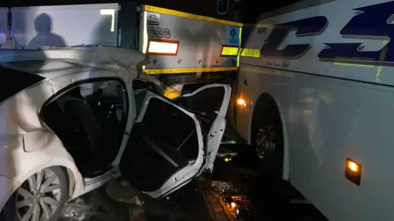 Hatay'da zincirleme trafik kazası: 2 ölü, 4 yaralı