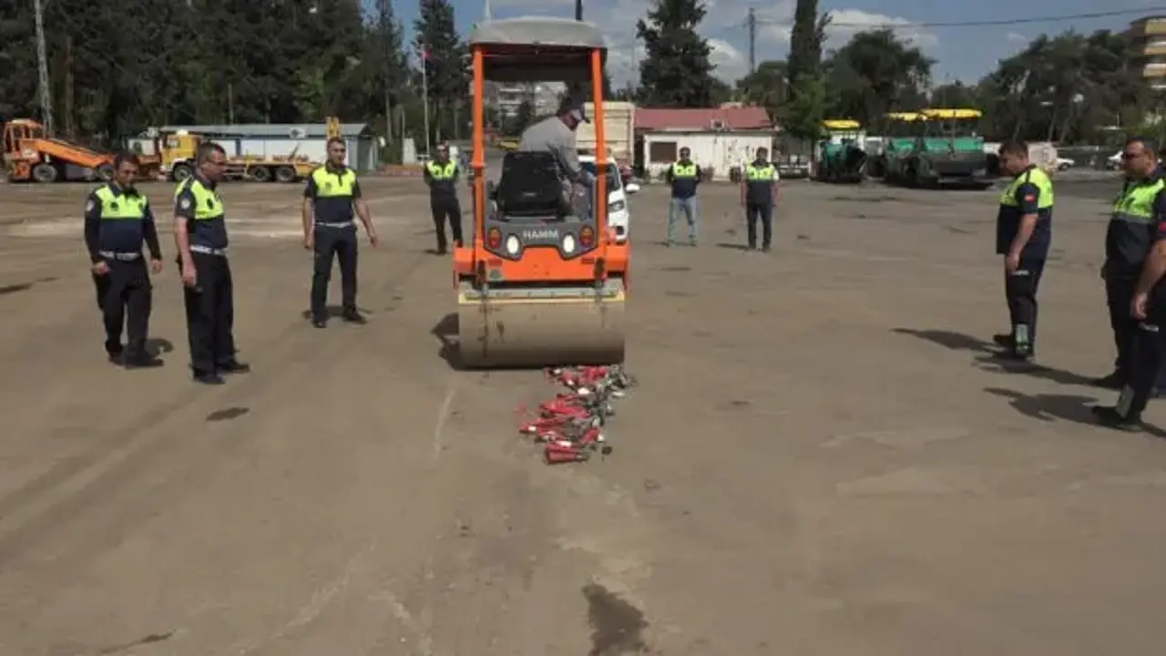 Havalı kornalar silindir ile imha edildi