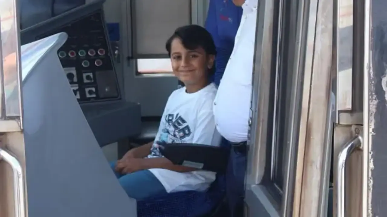 Hayali gerçeğe dönüştü! Marmaray vatman kabininin en özel konuğu