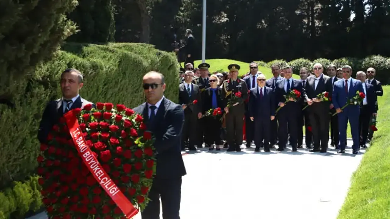 Haydar Aliyev doğumunun 103. yılında Bakü'de anıldı