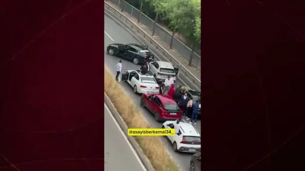 Hem suçlu hem güçlü: Yolu kapatıp bir de ütüne pişkince tepki gösterdiler