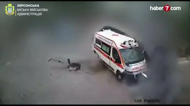 Herson'da ambulansın vurulduğu anlar kamerada