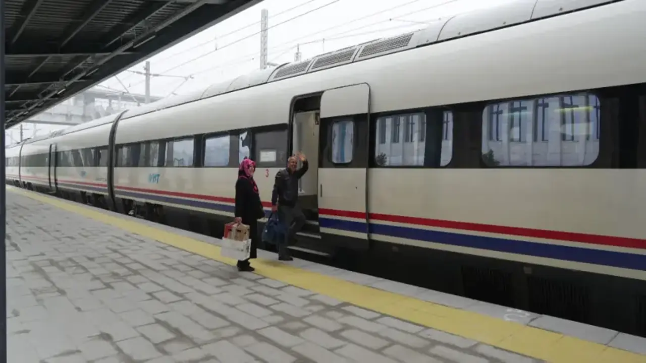 Hızlı trende yeni rota: Seferler başladı! Yolculuk 1 saatin altına düştü...