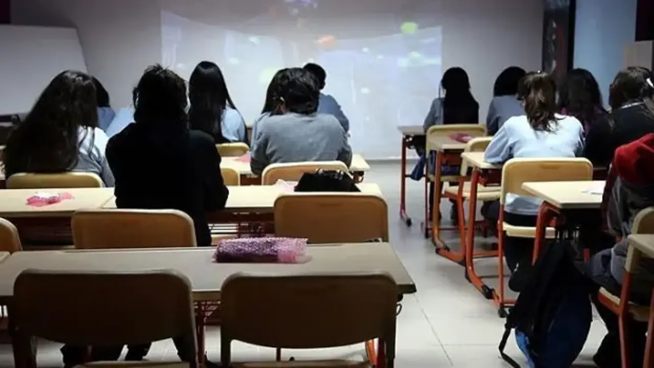HÜDA PAR’dan karma eğitime ilişkin kanun teklifi