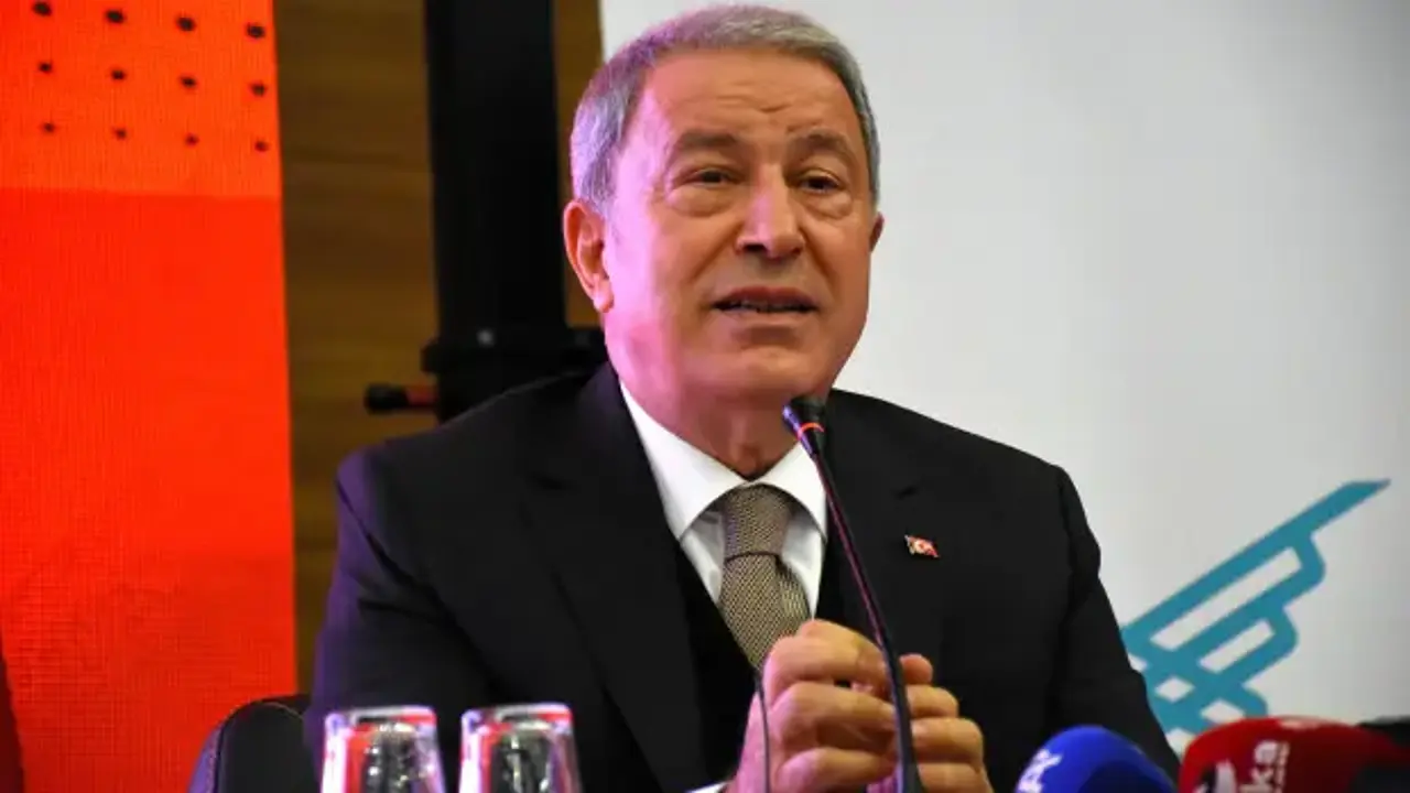 Hulusi Akar’dan üniversitelilere çağrı: Okulu bırakın, Çin'e gidin