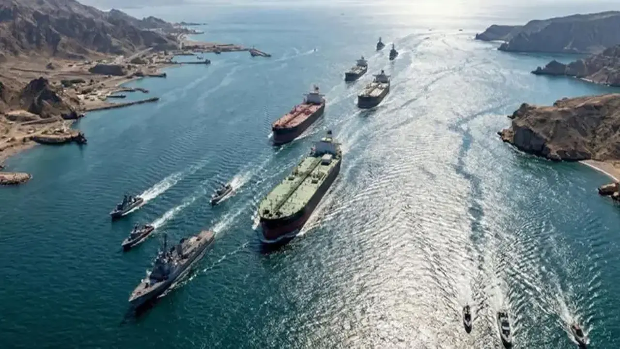 Hürmüz Boğazı'nda ibre yukarı döndü! Ticari gemi trafiğinde dikkat çeken artış
