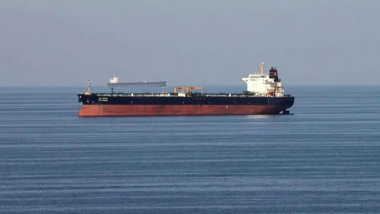 Hürmüz Boğazı'nın yeniden açılabileceği beklentisi petrol fiyatlarını düşürdü