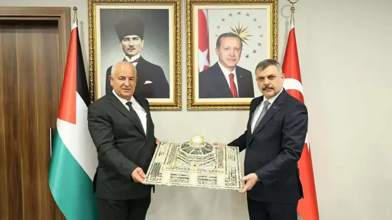 İçişleri Bakanlığı'nda görüştüler: Ziyad Hab El Rih'ten Bakan Çiftçi'ye manidar hediye