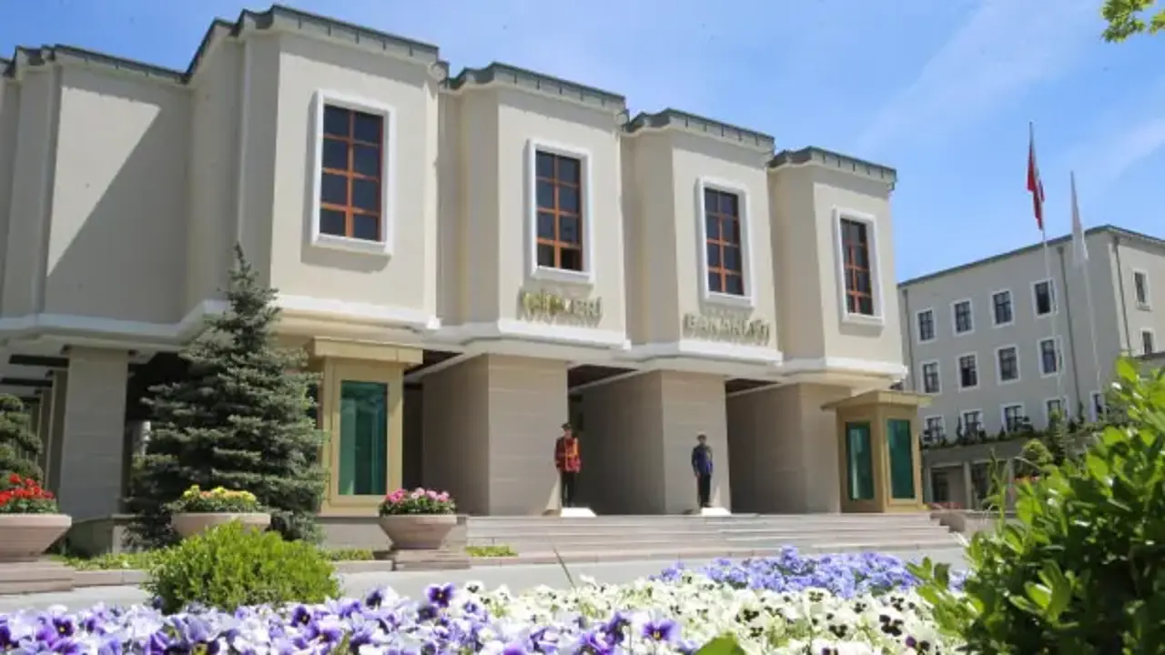 İçişleri’nde yeni dönem: Görev süresi ve sınav sistemi değişti, 3 yıl şartı getirildi