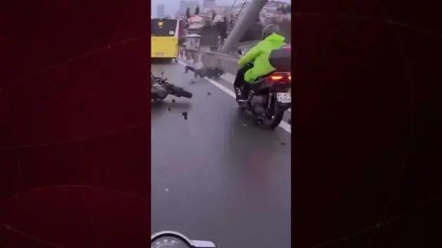 İğne Deliğinden geçmek istedi, canından oluyordu! Feci kaza kamerada
