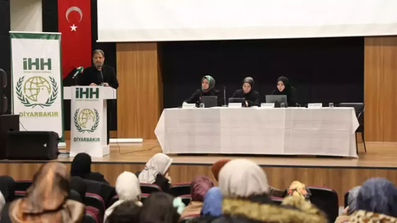 İHH, Diyarbakır’da ‘Sivil Toplumda Kadın’ paneli düzenledi