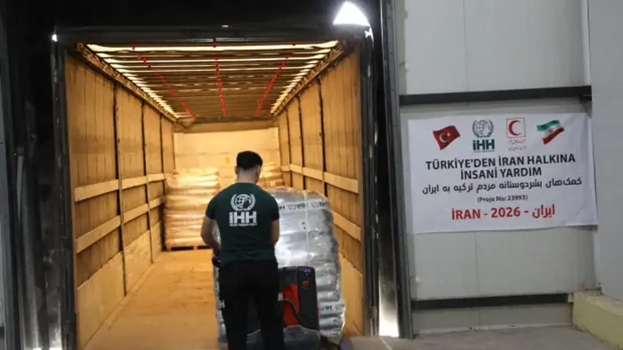 İHH’dan İran’a insani yardım: 7 tır uğurlandı