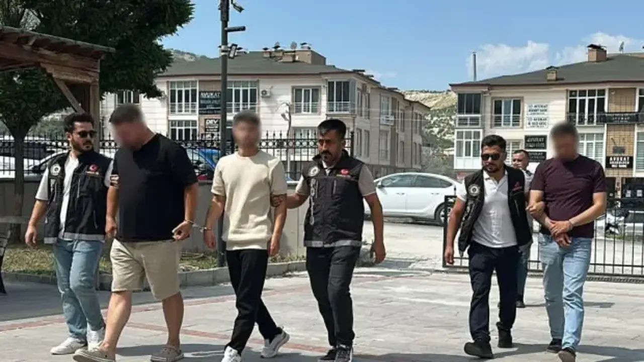 İhraç edilen öğretmen uyuşturucu ticaretinden tutuklandı