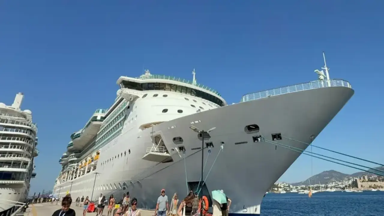 İki kruvaziyerle Bodrum'a akın ettiler: Tam 3 bin 319 turist geldi