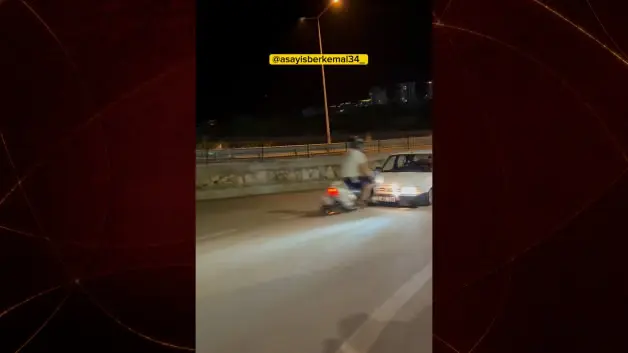 İki tık fazla alacağım diye arabasının videosunu çekerken kaza yaptırdı!