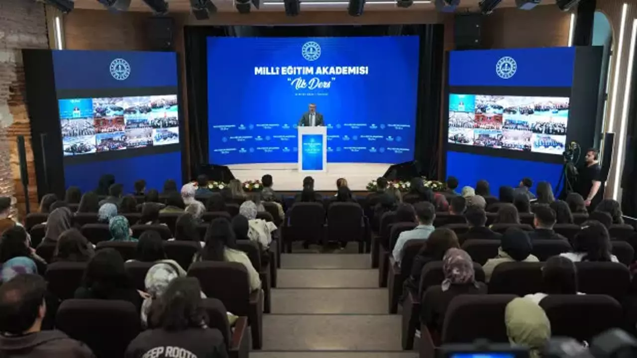 İlk ders Bakan Tekin'den! Milli Eğitim Akademisi kapılarını açtı!