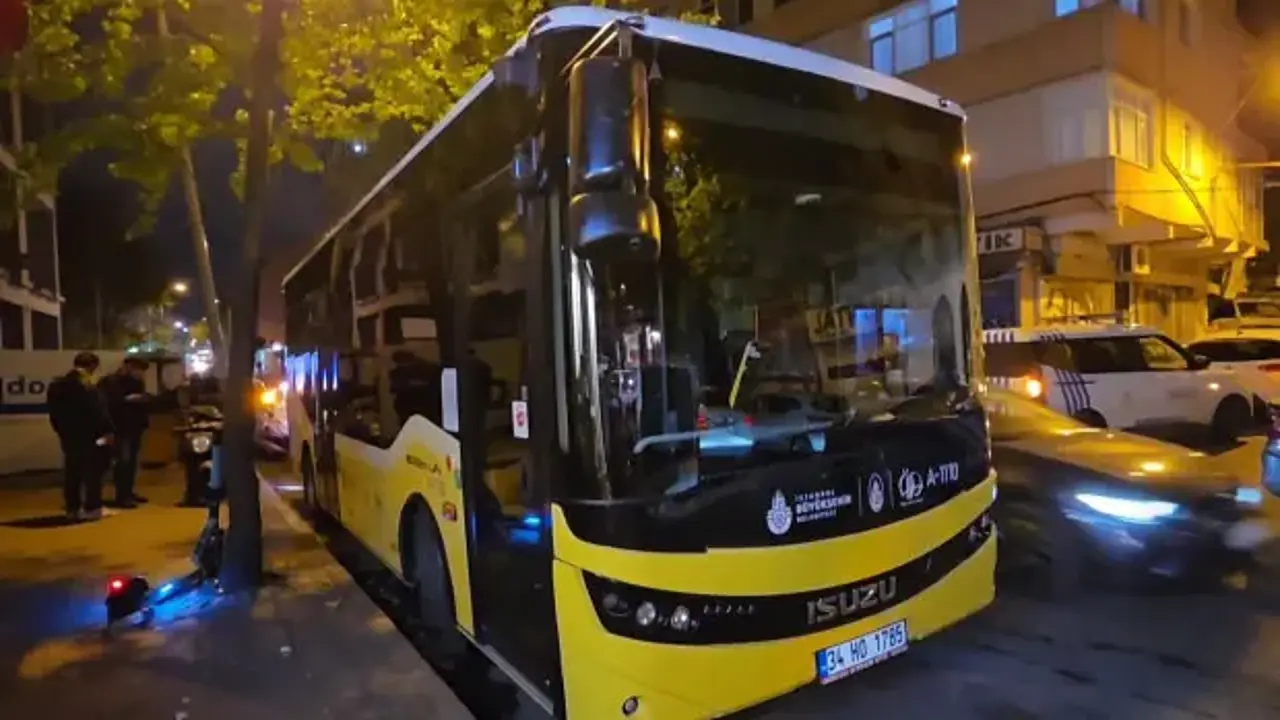 İnşaat demiri İETT otobüsünden içeri girdi! Yolcu yaralandı