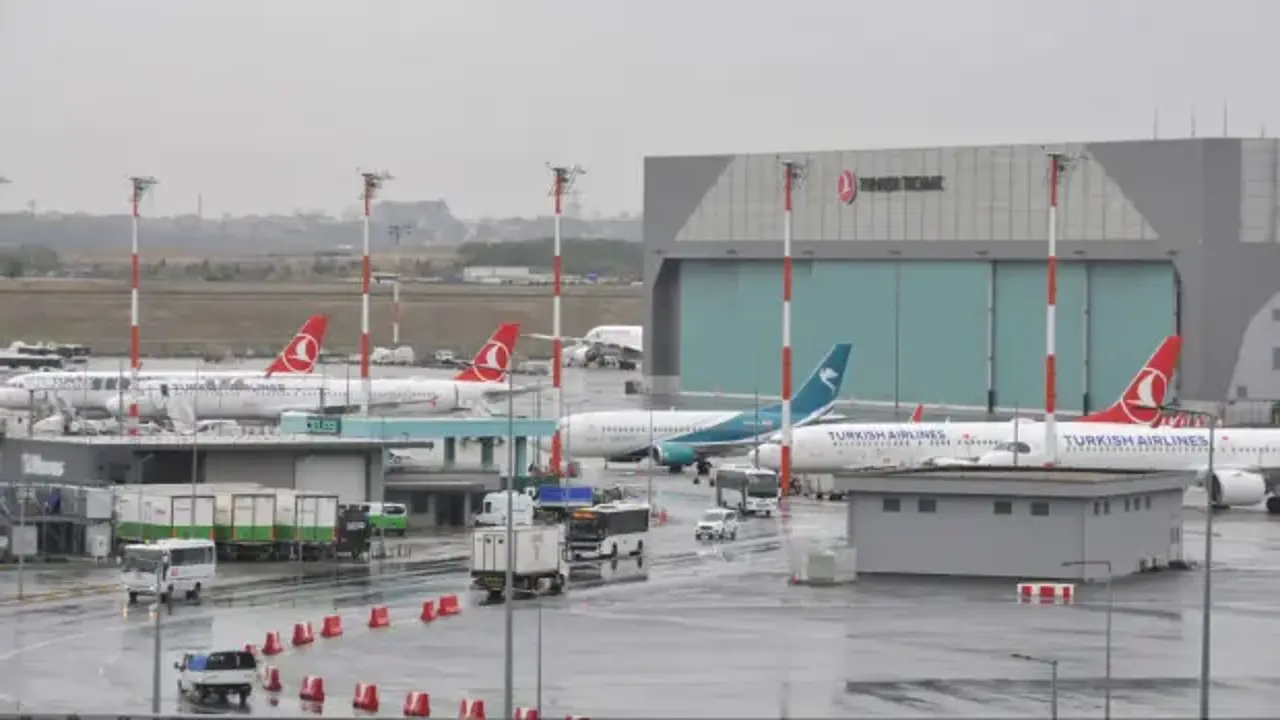 İran uçağı, İstanbul'da haczedilmişti: 11 gün sonra havalandı